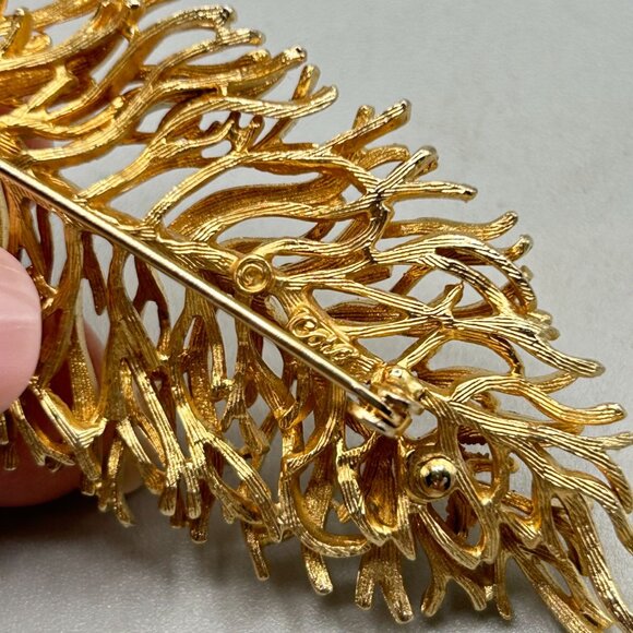 Vintage Coro Pin Brooch Modernist Leaf Pin Gold Tone Signed Costume Jewelry - Picture 7 of 8